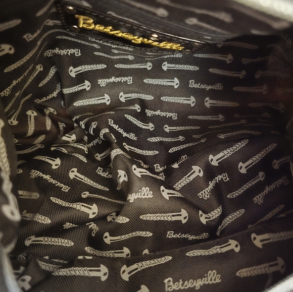 Betseyville Dangerous In Love Pink Hobo  Bag - Picture 12 of 15